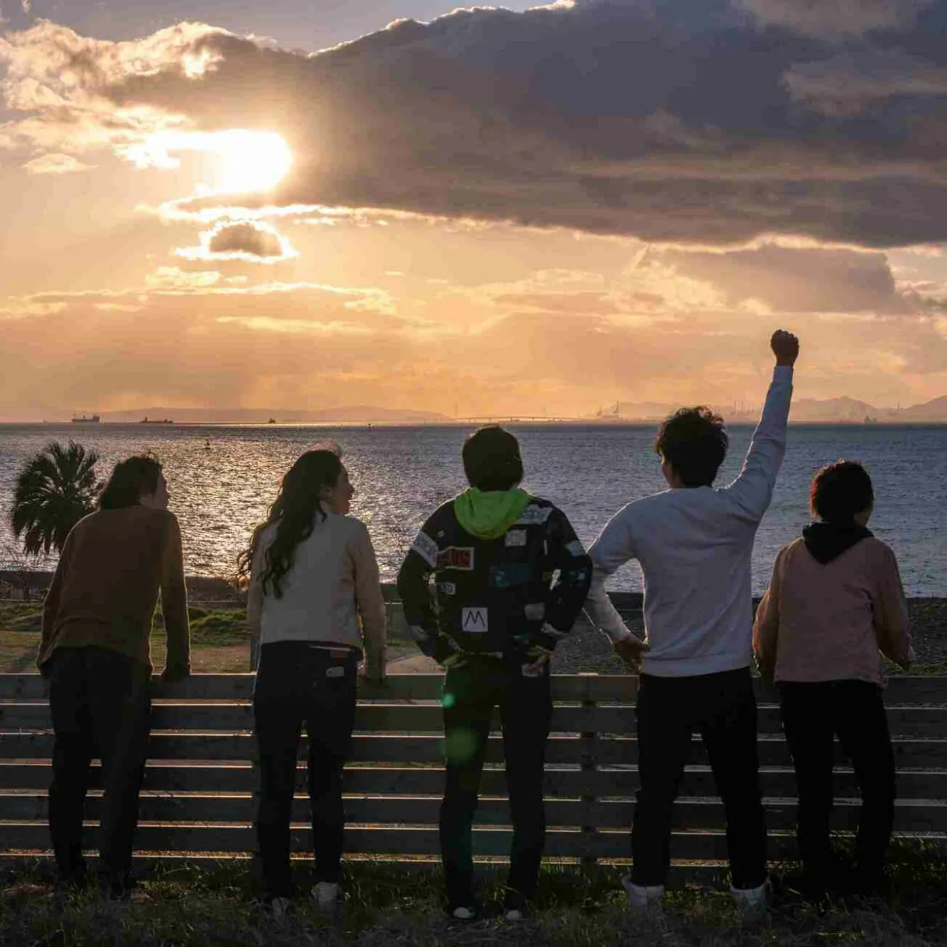 海沈む夕日を望みながら